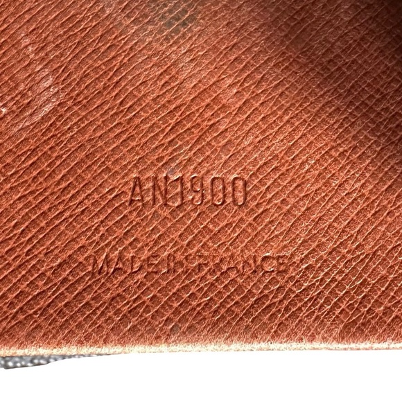 Louis Vuitton Monogram Leather Elise Envelope Compact Bifold Unisex Wallet - Picture 7 of 8